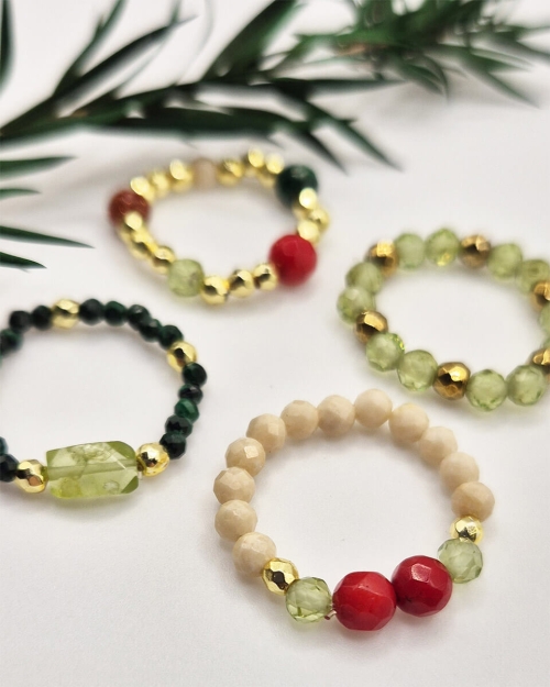 Zestaw 4 pierścionków w świątecznych kolorach