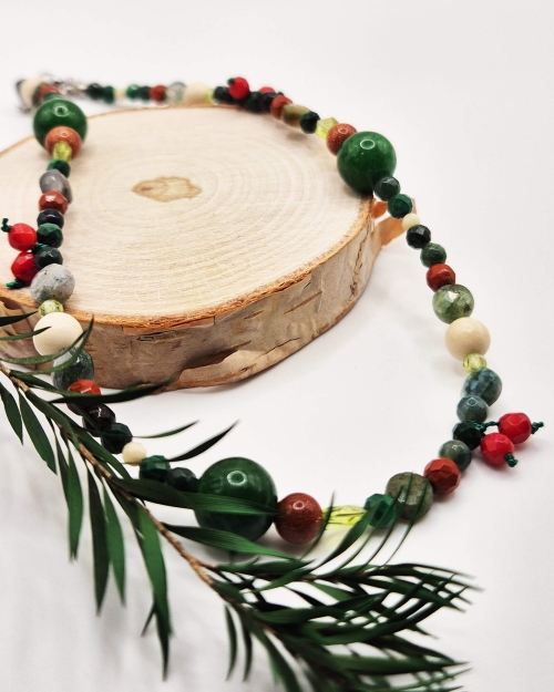 Naszyjnik GRUDZIEŃ 25 - kamienie naturalne w odcieniach, czerwieni i zieleni